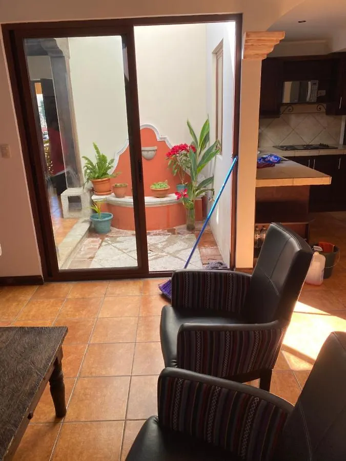 Suite Don Pedro: Hermoso Loft Con Parqueo Gratis! Antigua Apartman