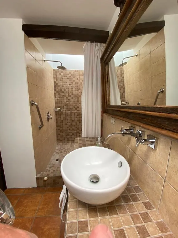 Suite Don Pedro: Hermoso Loft Con Parqueo Gratis! Antigua Apartman